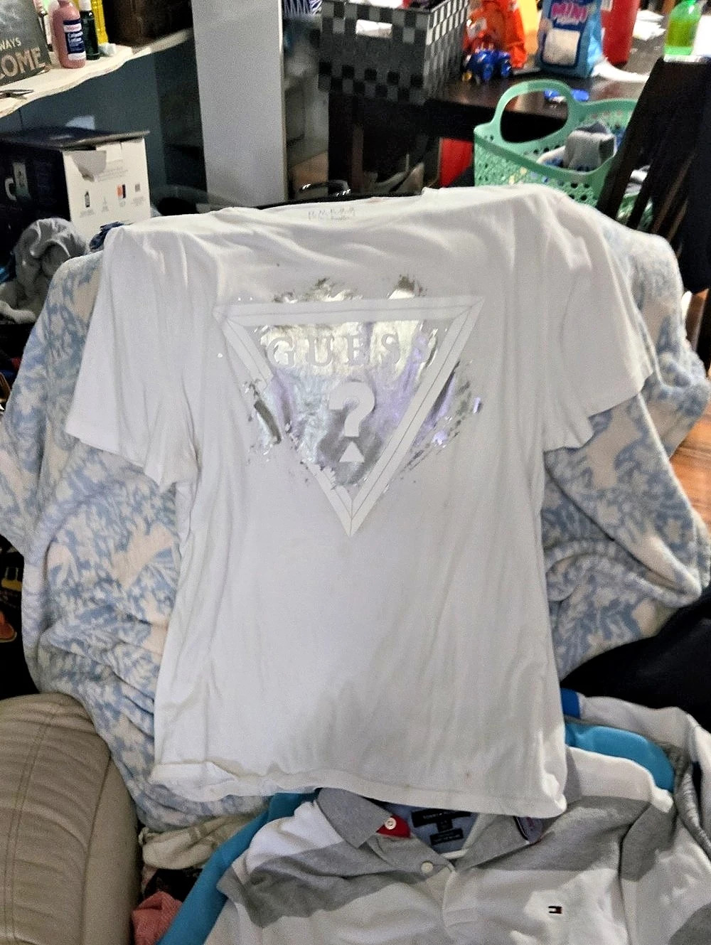 GUESS Metallic Triangle Logo T-Shirt Graphic Tee White & Gray Large
